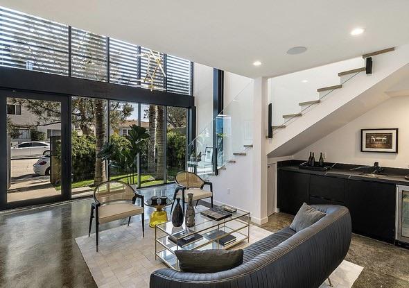 303 Venice Way
