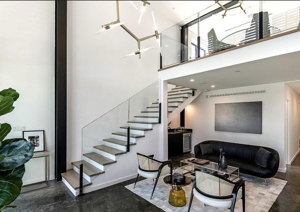 303 Venice Way