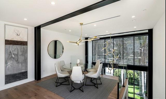 303 Venice Way
